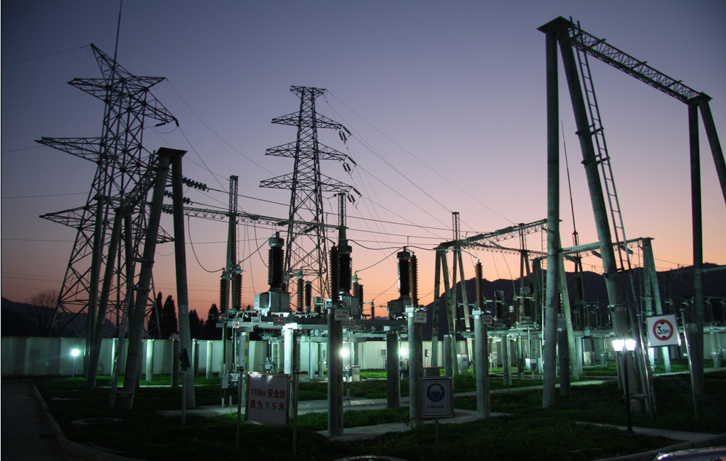 保定伊諾爾電氣出口印尼發電機中性點電阻柜順利發貨，將于13日抵達上海港進倉裝船
